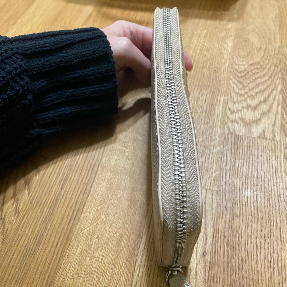ROOTS LEATHER Cloud Zip Around Clutch USED ONCE ONLY - Picture 7 of 10
